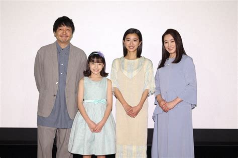 4月スタートの次期連続テレビ小説「ちむどんどん」のオンライン会見に出席した（左から）大森南朋、稲垣来泉、黒島結菜、仲間由紀恵（c）nhk