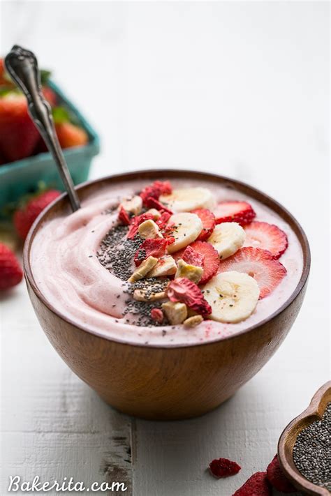 Strawberry Banana Smoothie Bowl Bakerita