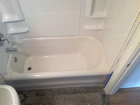 Our Work | Bathtub Refinishing & Repair | Seattle Bathtub Guy