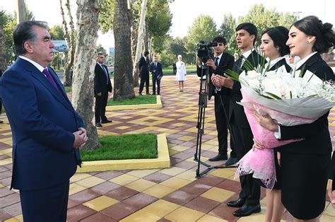 Иштирок дар таҷлили “Рӯзи дониш”, дарси сулҳ ва оғози соли… | Flickr