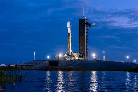 Falcon 9 Launches The Im 1 Lunar Lander Photos