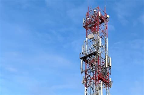 Premium Photo 5g Tower Mast With Radio Modules On A City Skyline