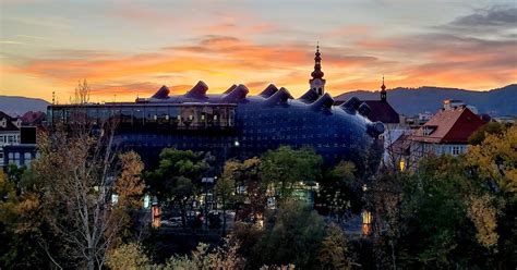 Stimmungsvolles Grazer Kunsthaus in Außerhalb Salzburgs Schöne Heimat