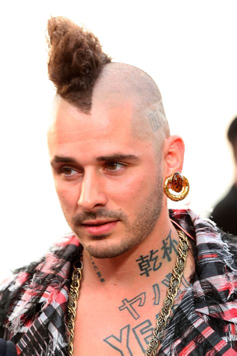 Corte mohicano 15 formas de llevar el look más rebelde