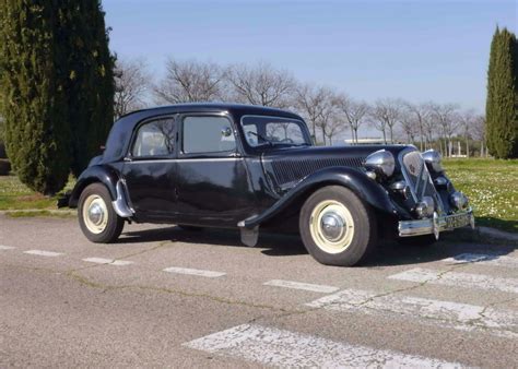 Photo CITROEN TRACTION 15 Six D berline 1953 médiatheque Motorlegend