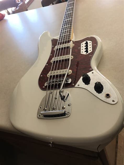 Squier Classic Vibe Bass Vi Reverb