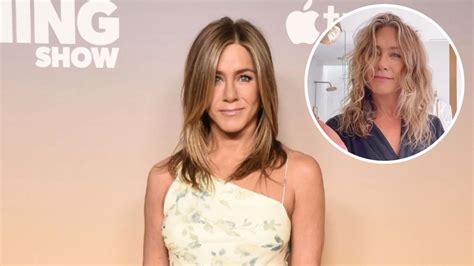 Jennifer Aniston Natural Hair: Pictures of Her Curls | Life & Style 