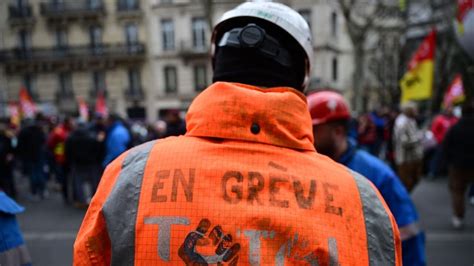 Réforme Des Retraites à Paris Des Manifestants Décidés à Mettre La