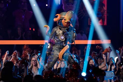 It Is Tom Sandoval The Masked Singer Fans React As Diver Is Revealed