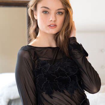 Lexie Fox Babe Page Watch This Adult Model On FreeOnes