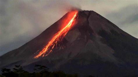 Hari Ini Gunung Merapi Mengeluarkan Guguran Lava Pijar Kali