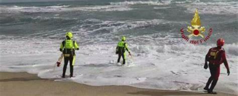 Naufragio A Cutro Il Mare Restituisce L Ennesimo Cadavere Vittime