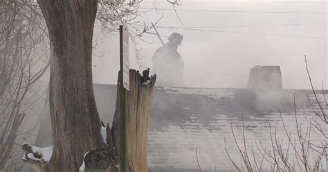 Firefighter Suffers Minor Injury While Battling House Fire Cbs Colorado