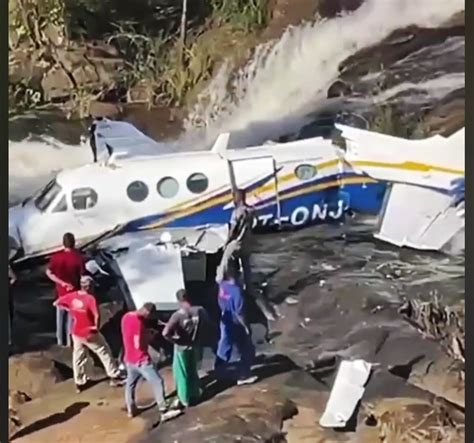 Avião de Marília Mendonça cai em Caratinga cantora estava a bordo