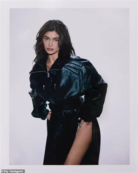 Kylie Jenner Poses Naked As She Announces A Collaboration For Her Brand Khy Telegrafi