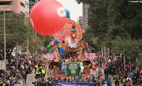 El Desfile Del D A De Acci N De Gracias Es La Entrada A La Poca De