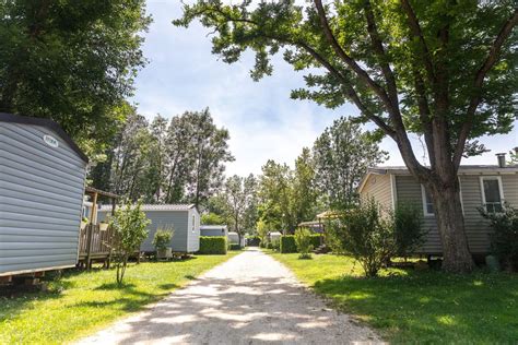 Château de Galaure Camping 4 étoiles à Châteauneuf de Galaure Drôme