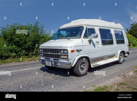 1992 90s White Chevrolet V8 Day Van Cruiser 5700cc Petrol Camper Van En