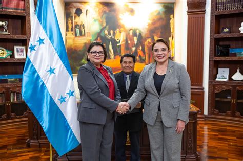 Presidenta Castro Jurament A Nuevos Titulares De Salud Y El Fhis