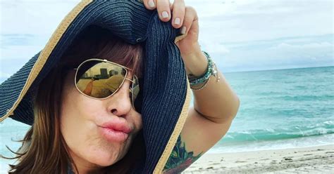 En Bikini Sin Maquillaje Y Junto A Silvia Pinal La Foto De Alejandra