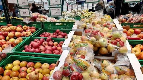 Supermercati E Negozi Aperti A Bari Oggi Primo Maggio La Repubblica