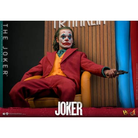 The Joker Hot Toys DX Collectible Figure