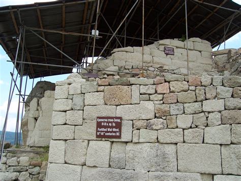 Тракийска гробница край Татул