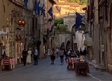 Anche Questo Fine Settimana Assisi Diventa Un Grande Ristorante Allaperto