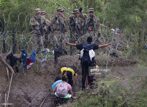 Joaquín López Dóriga on Twitter Así reciben a los migrantes en