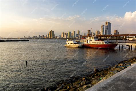 Premium Photo Manila Bay Is A Harbor That Serves The Port Of Manila