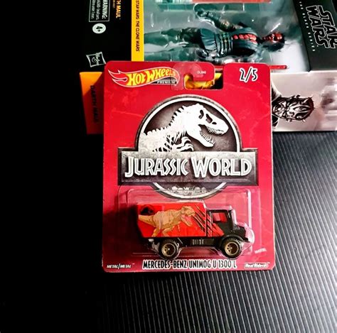 Hot Wheels Premium Jurassic World Mercedes Benz Unimog U L