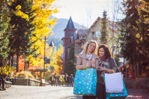 6400 Small Town Shopping Stock Photos Pictures And Royalty Free Images