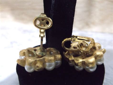 Crown Trifari Brushed Gold Faux Pearl Clip On Earrings Gem