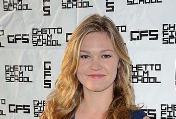 Julia Stiles Nude And Sexy Bikini Photos PlayCelebs Net