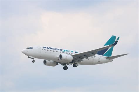 Westjet 261 C GSWJ Brian Bui Flickr