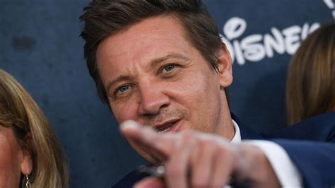 Jeremy Renner gravement blessé les images de laccident de lacteur