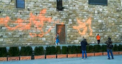 Ambientalistas Vandalizam Palazzo Vecchio Em Floren A