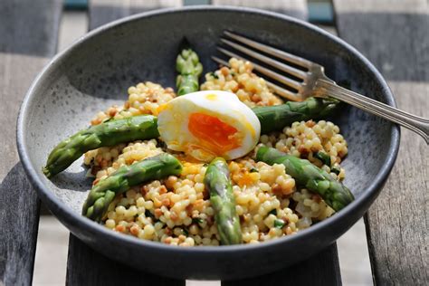 Risotto De Fregola Sarda Aux Asperges Et Oeuf Mollet On Dine Chez Nanou