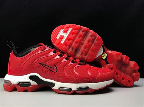 Кроссовки Nike Air Max Plus Tn Ultra University Red купить оригинал цена в Москве и России с