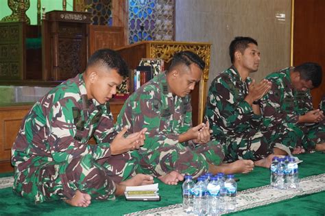 PRAJURIT YONIF 4 MARINIR IKUTI DOA BERSAMA DAN TERIMA KUNJUNGAN OLEH