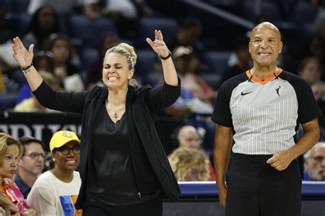 Kelsey Plum S Heated Sideline Moment With Aces Coach Becky Hammon Goes