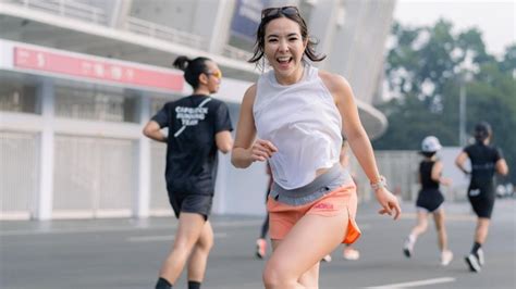 6 Potret Gisel Lari Di GBK Hot Mom In Action Okezone Lifestyle