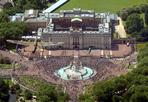 Buckingham Palace: An Architecture Landmark To Visit In London