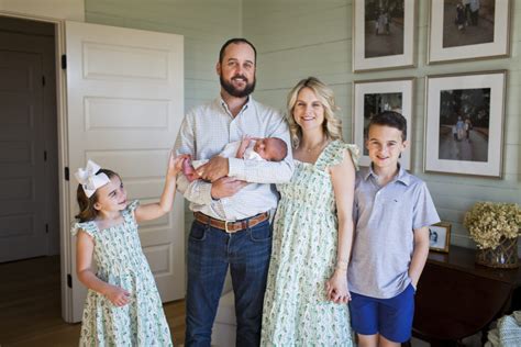 Our Family Photoshoot: First Newborn Photos - Allie Crowe