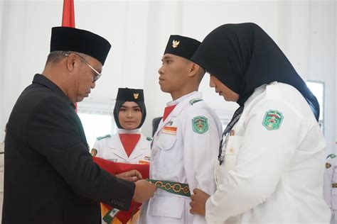 Bupati Luwu Timur Kukuhkan Pasukan Pengibar Bendera Tahun