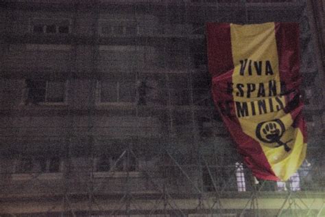 Viva Espa A Feminista Una Gran Bandera Rojigualda Clausura La