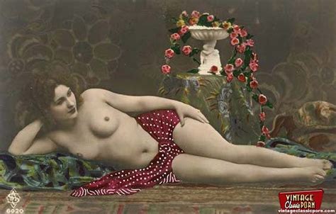 Beautiful Vintage Naked Sweeties Posing In XXX Dessert Picture 4