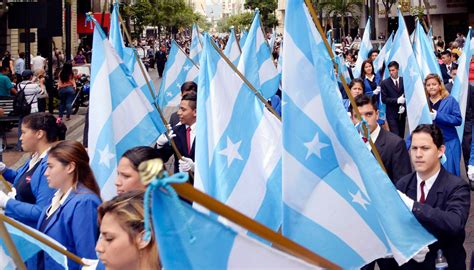 Guayaquil Transpira Civismo Y Alegr A Por Independencia Comunidad