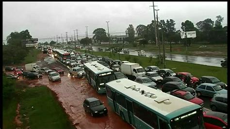 Motoristas Enfrentam Congestionamento Em Manh Chuvosa Df G