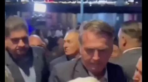 Na Argentina Bolsonaro é recepcionado em restaurante aos gritos de